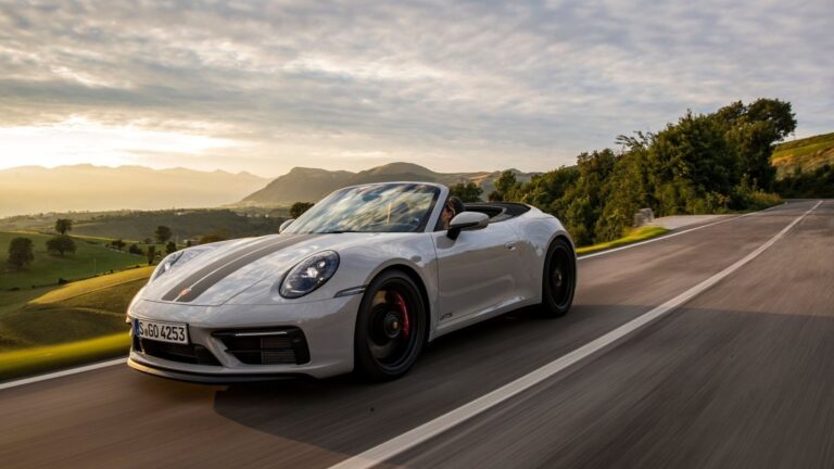 PORSCHE 911 CARRERA 4 CABRIO